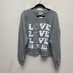 Smiley World Gray Love Above All Smiley Face Graphic Semi-Crop Sweatshirt XXL